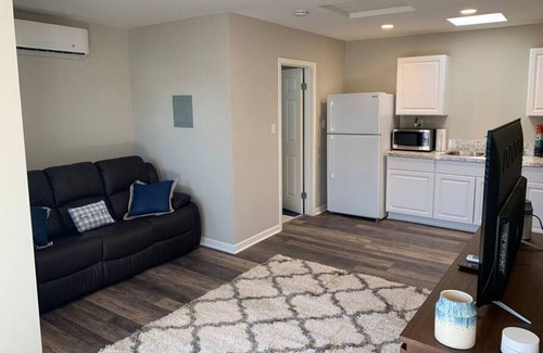 Glendora House | 1 BDRM Guest House. Private Entrance and Parking