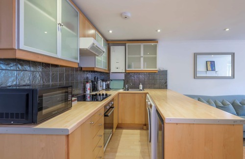 West Hill Apartment | 1-Bed Apartment - Wimbledon Park