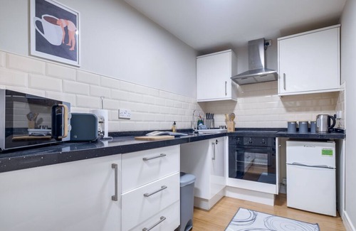 West Bromwich Apartment | 1-bed Apartment Designer Spotlessy Clean