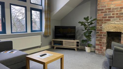 Chapeltown Apartment | 1 bed Apt close to Leeds Arena Sleeps up to 4 people F6