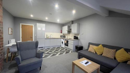 Chapeltown Apartment | 1 bed Apt close to Leeds Arena Sleeps up to 4 people F6
