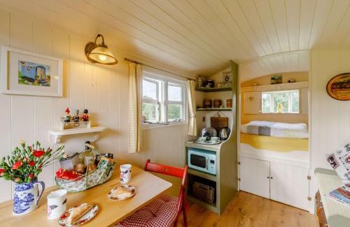 Wing House | 1 Bed in Easton 56742
