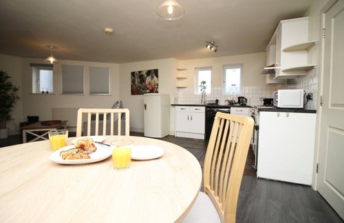 Southville House | 1 Bed in Residential Area close to Centre