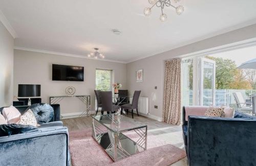 Sandyhills House | 1 Bed in Sandyhills 85904