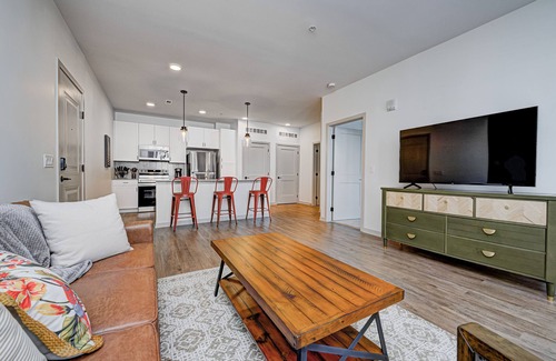 Zionsville Apartment | 1 BED - KING BED - POOL - ZIONSVILLE SCHOOLS