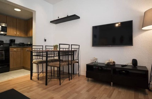 North Beach Apartment | 1 Bed on Collins Av close to Beach