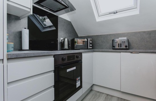 Nottingham Apartment | 1 Bed Stylish City Flat 2nd Floor close to City Centre with free parking, king size bed & Wi-Fi