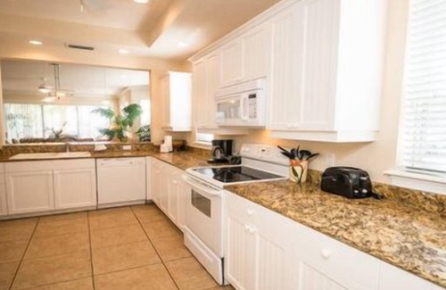 Bradenton Beach Hotel | 1 Bedroom, 1 Bathroom Deluxe Partial Bay View. Pet Friendly