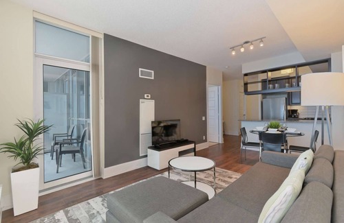 Etobicoke Apartment | 1 Bedroom/1 Bathroom Suite