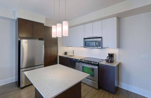 Mount Pleasant West Apartment | 1 Bedroom/1 Bathroom Suite