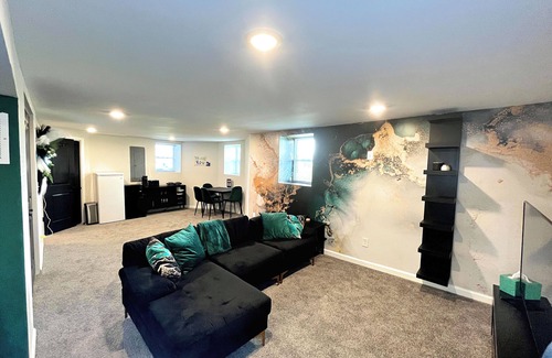 Central Forest Park Apartment | 1 Bedroom 1 Bathroom Apartment with Private Entrance & Guest Suite