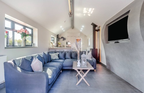 Coton in the Elms Cottage | 1 bedroom accommodation in Meriden, near Coventry