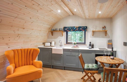 Overton-on-dee Ski Chalet | 1 bedroom accommodation in Ellesmere