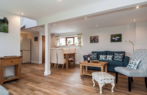Nailsworth Cottage | 1 bedroom accommodation in Horsley, near Stroud