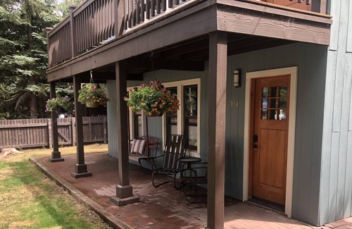 Crested Butte Apartment | 1 Bedroom apartment located in the town of Crested Butte