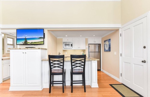 Santa Ana Heights House | 1 Bedroom Apartment at an Oceanfront Location n 60th St