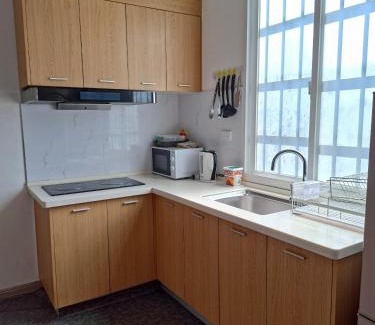 Port Moresby Apartment | 1-Bedroom Apartment with Balcony Upstairs