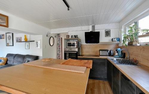 Saint-Denis House | 1 Bedroom Awesome Home In Saint-Denis