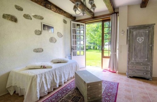 Sonnac Bed & Breakfast | 1 bedroom bed & breakfast in sonnac
