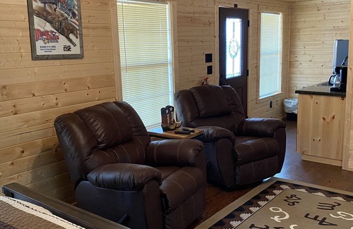 Hamilton House | 1 Bedroom Cabin w/Two Recliners Cabin 7