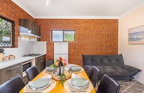 Robertson House | 1 Bedroom Comfy Unit Sleep 3 close to mall and bus