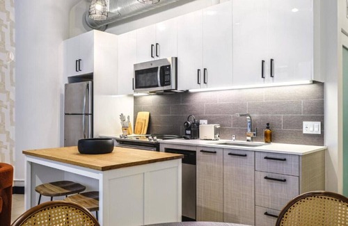 Historic Core Apartment | 1 Bedroom Condo with Rooftop Amenities – Pool, Jacuzzi & Breathtaking City Views
