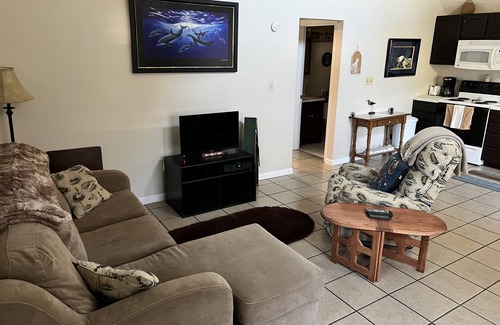 Put-in-Bay Cottage | 1 Bedroom Cottage with Full Kitchen, Full Bath, W&D Walking distance to downtown