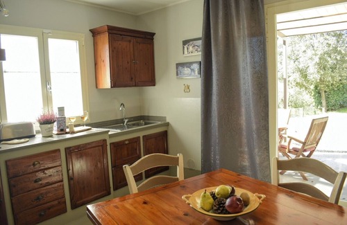 Saturnana Cottage | 1 bedroom cottage with pool and lovely garden near restaurant