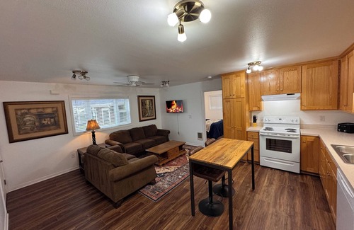 Albany Apartment | 1-Bedroom Duplex with Private Garage - Extended Stay Rental in Albany
