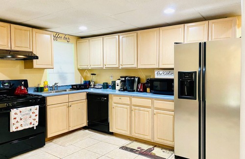 Peachtree Corners House | 1 Bedroom Family Home with 3 Beds & a Crib in Metro Atlanta