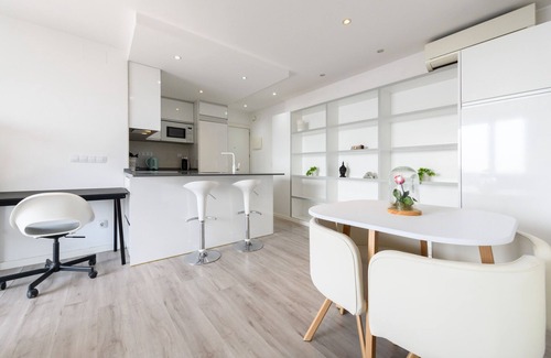 Nueva Espana Apartment | 1 bedroom flat with swimming pool and balcony in Madrid