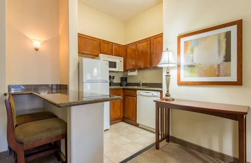 Glendale Sports and Entertainment District Condo | 1 Bedroom | Heated Outdoor Pool + Free Breakfast