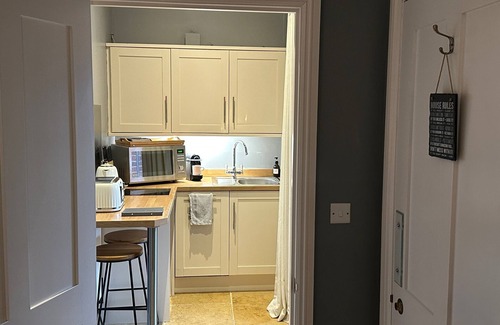 Winterbourne Earls Cottage | 1 Bedroom Luxury Suite