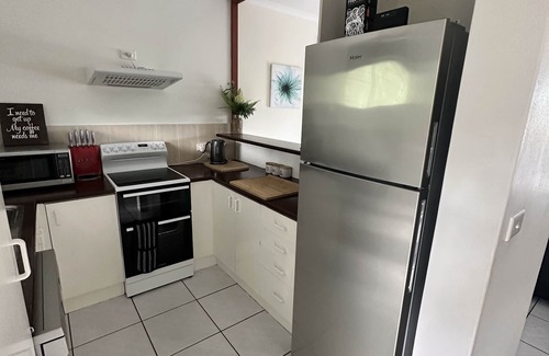 Palm Cove Apartment | 1 bedroom resort apartment pools Gym free health club top floor tropical views