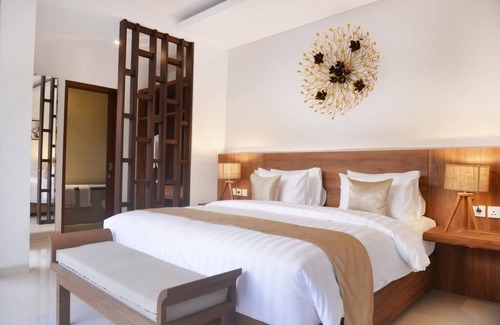 Dewi Sri Resort | 1 Bedroom Romantic Private Pool Villa + H' Decoration + Small H' Cake