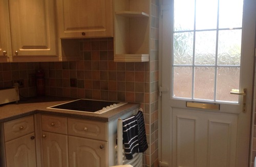 Runnymede Apartment | 1 bedroom self-contained Annex/apartment near West Byfleet Station