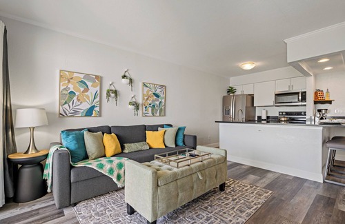 Tampa Apartment | 1 Bedroom, Sleeps 4, Waterfront Balcony, Full Kitchen, Pool, A.C., Smart TV