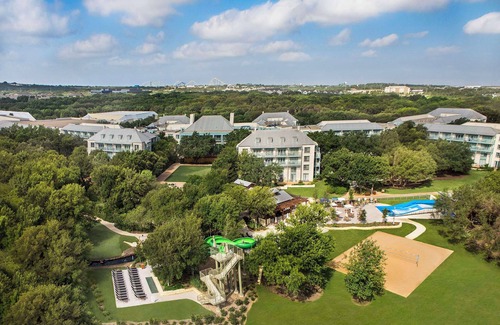 West San Antonio Hotel | 1-Bedroom Suite at a 4⭐️ Hotel