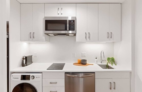 Cannonborough Elliotborough Apartment | 1 Bedroom Suite, On- Site Parking Available!