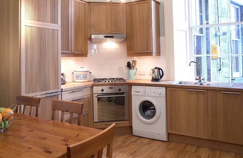 Bonnington Cottage | 1 Bellevue Terrace - sleeps 4 guests in 2 bedrooms