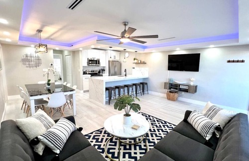 East Fort Lauderdale Condo | 1 Block from the Beach! 2BR/2BA Newly Renovated