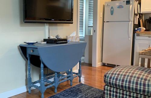 Wall Cottage | 1 Block to the Sea and Sand! Week of Sept 14 available!