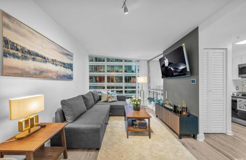 Coal Harbour Apartment | 1-BR Condo in Downtown Coal Harbour with Parking and City Views