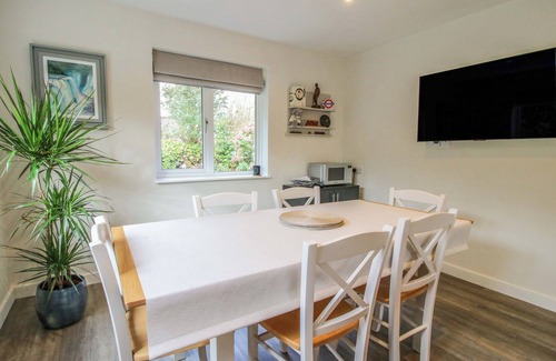 Church Stretton Cottage | 1 CHURCH STREET, pet friendly, with a garden in Church Stretton