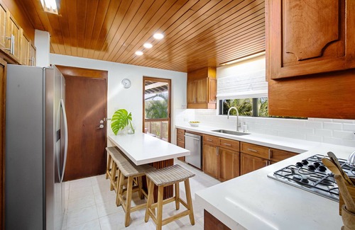 Westerhall Land Settlement House | #1 in Grenada! PRIVATE 2-Acre Waterfront Retreat w/Tennis Court, Housekeeping!