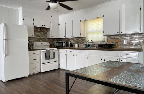 Lexington House | 1 king/2queen bd home next to big park