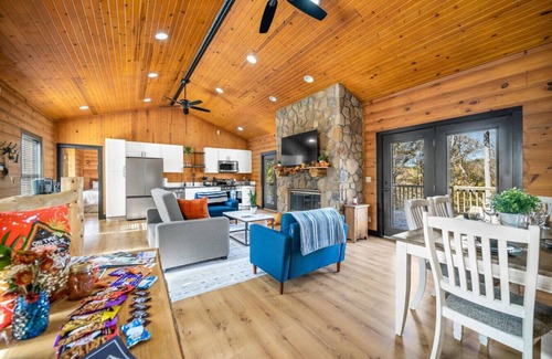 Gnaw Bone Apartment | 1 Liberty Log Cabin in Brown County