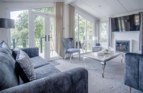 Llanddowror Apartment | 1 Manor Lodge - 3 Bedroom Lodge - Pendine