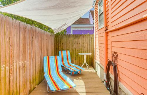 Galveston House | 1 Mi to Beach Colorful Cottage in Galveston!