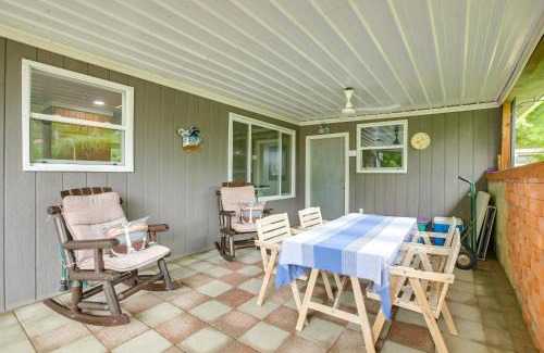 Glouster House | 1 Mi to Burr Oak Lake Home with Deck and Patio!